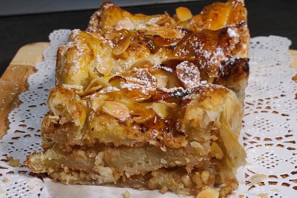 Torta Di Mele Sfogliata Con Noci Si Prepara In Pochi Minuti Pane E