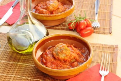 Polpette di pane al sugo salentine: le Sciuscelle. Ricetta contadina