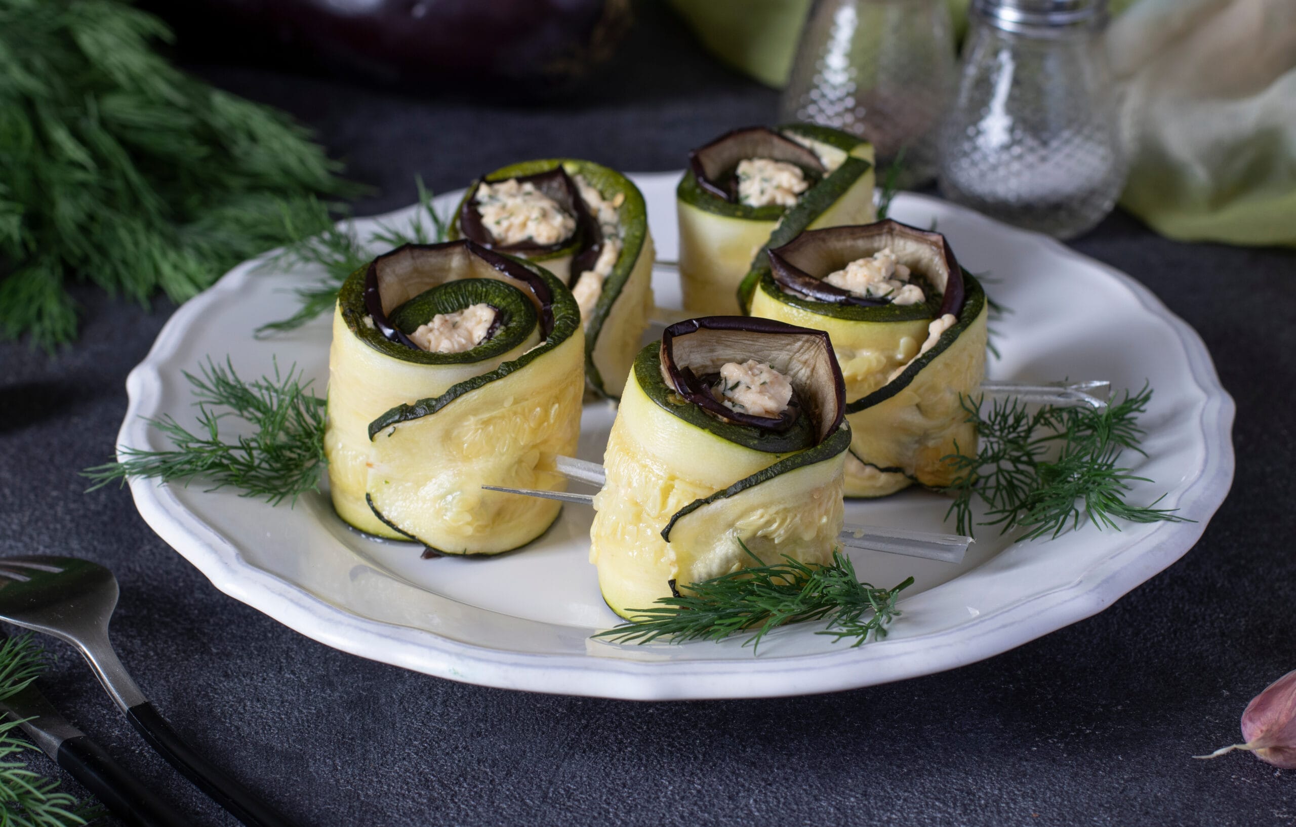 Involtini di zucchine e melanzane: una ricetta light veloce, ottima per l'estate!