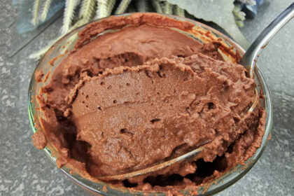 Gelato al cioccolato con 2 ingredienti: dietetico e goloso