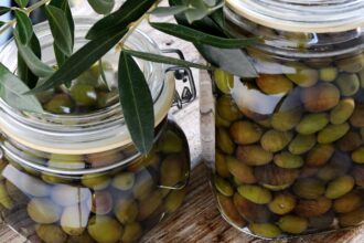 Olive in salamoia: la ricetta di mia nonna