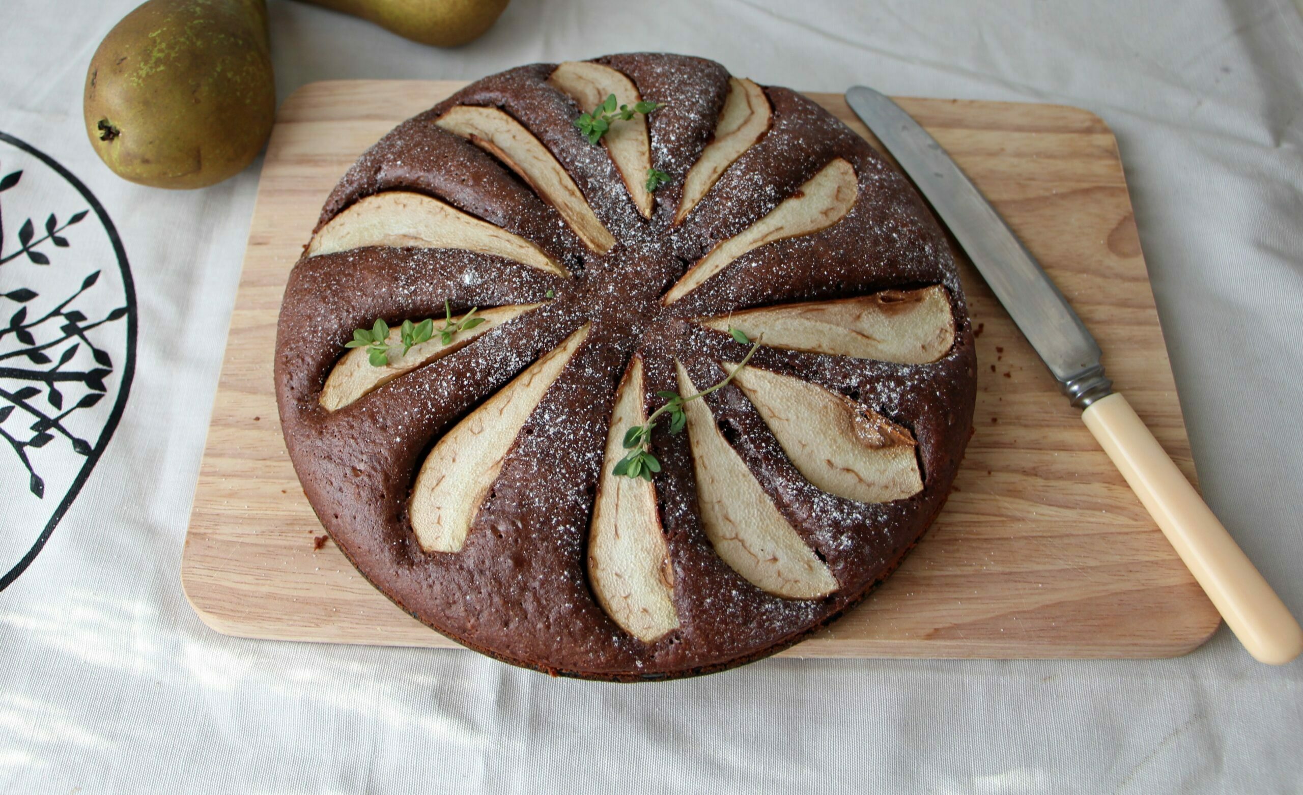 Torta cioccolato e pere: raddrizza le giornate storte