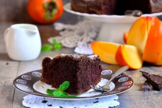 Torta di cachi e cacao: la mia ricetta per l’autunno