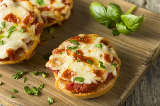 Mini pizze di zucca: allegre, deliziose e light. Solo 60 calorie!