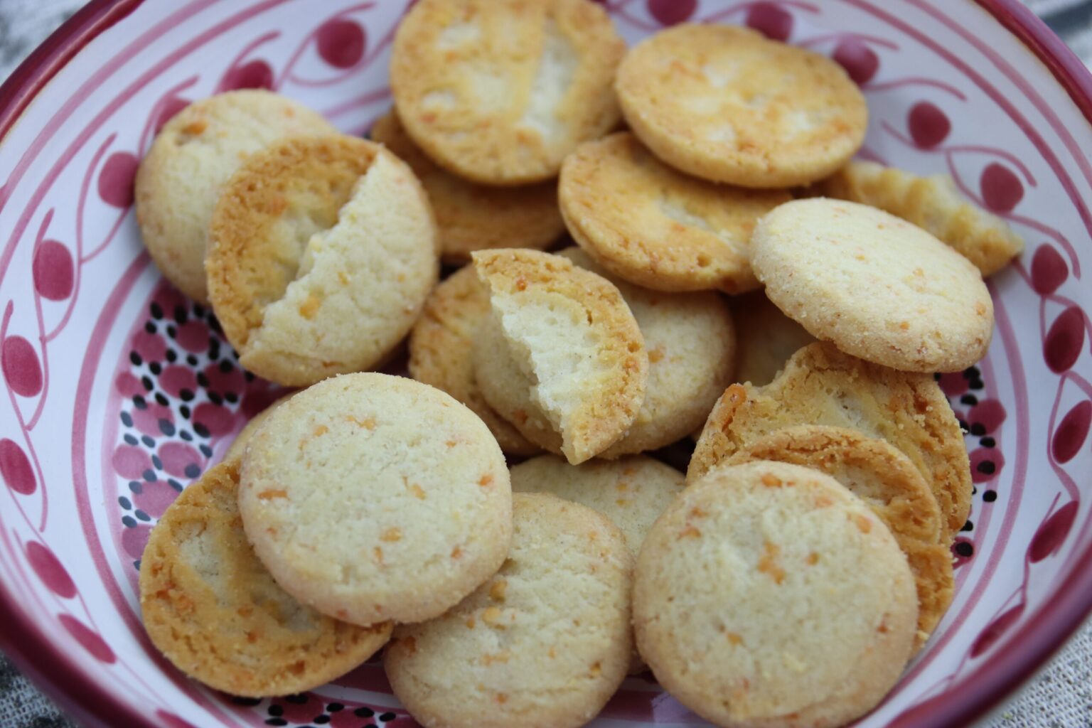 Biscotti salati al parmigiano per un aperitivo velocissimo!