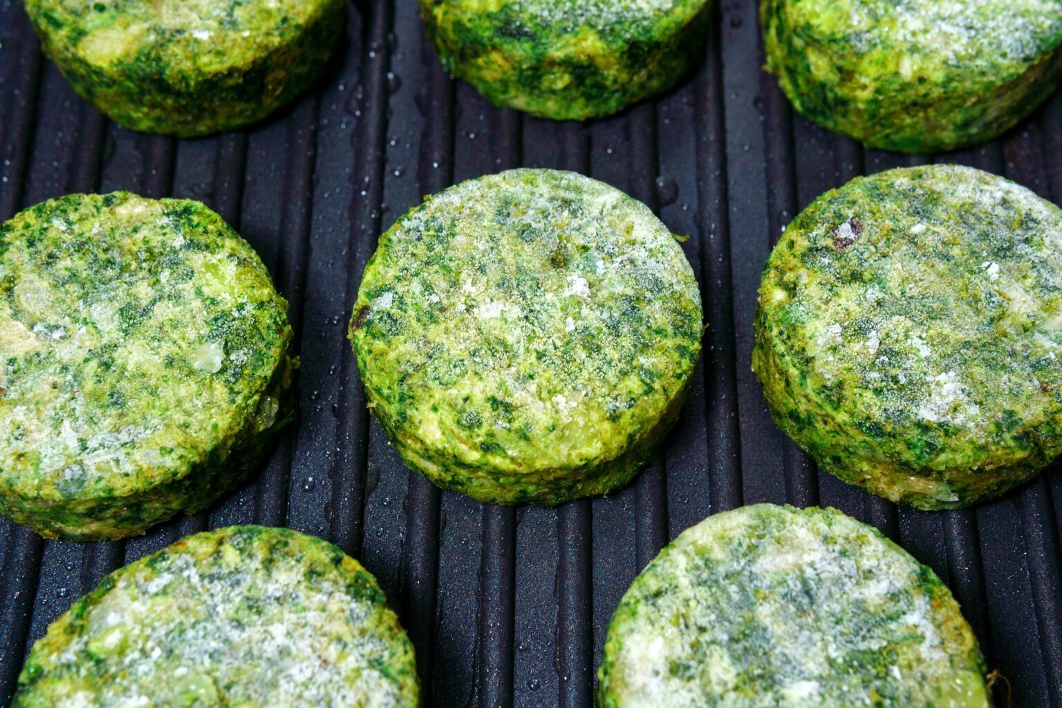 Burger di broccoli: vegetariani e filanti