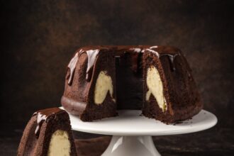 Ciambellone al cioccolato con cuore cremoso: lo preparo per Natale e tutti ne vanno pazzi