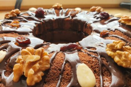 Ciambellone cioccolato e noci: goloso solo a guardarlo