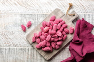 Gnocchi rossi senza patate né uova: colorati e buonissimi