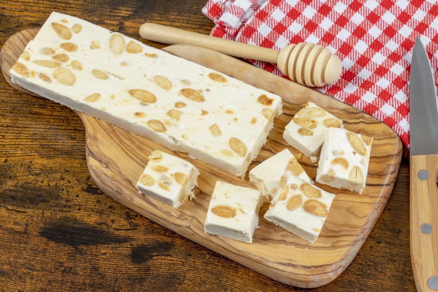 Torrone facile e veloce da sgranocchiare a Natale