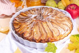 Torta tante pere poco impasto: quasi una millefoglie a base di frutta