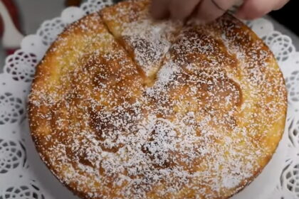 Torta in 5 minuti, cremosissima con 3 Yogurt, 4 Uova e 1 Mela!