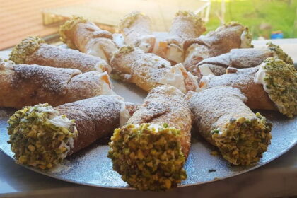 Cannoli di pandoro: una ricetta fenomenale per un riciclo di Natale.