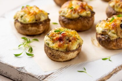 Funghi ripieni al formaggio: li preparo al forno e sono cremosissimi