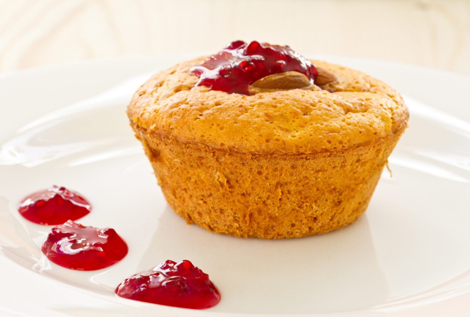 Muffin ripieni di marmellata: con un cuore iper goloso!