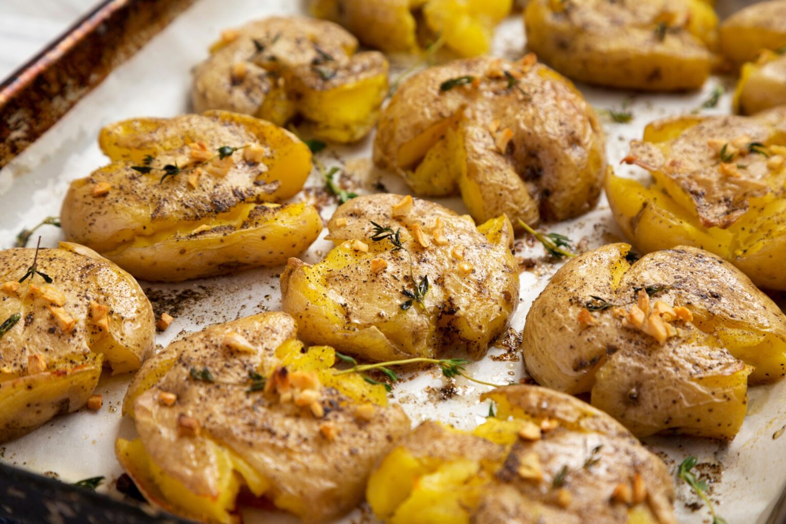 Patate al forno con aglio, origano e peperoncino, io le faccio così