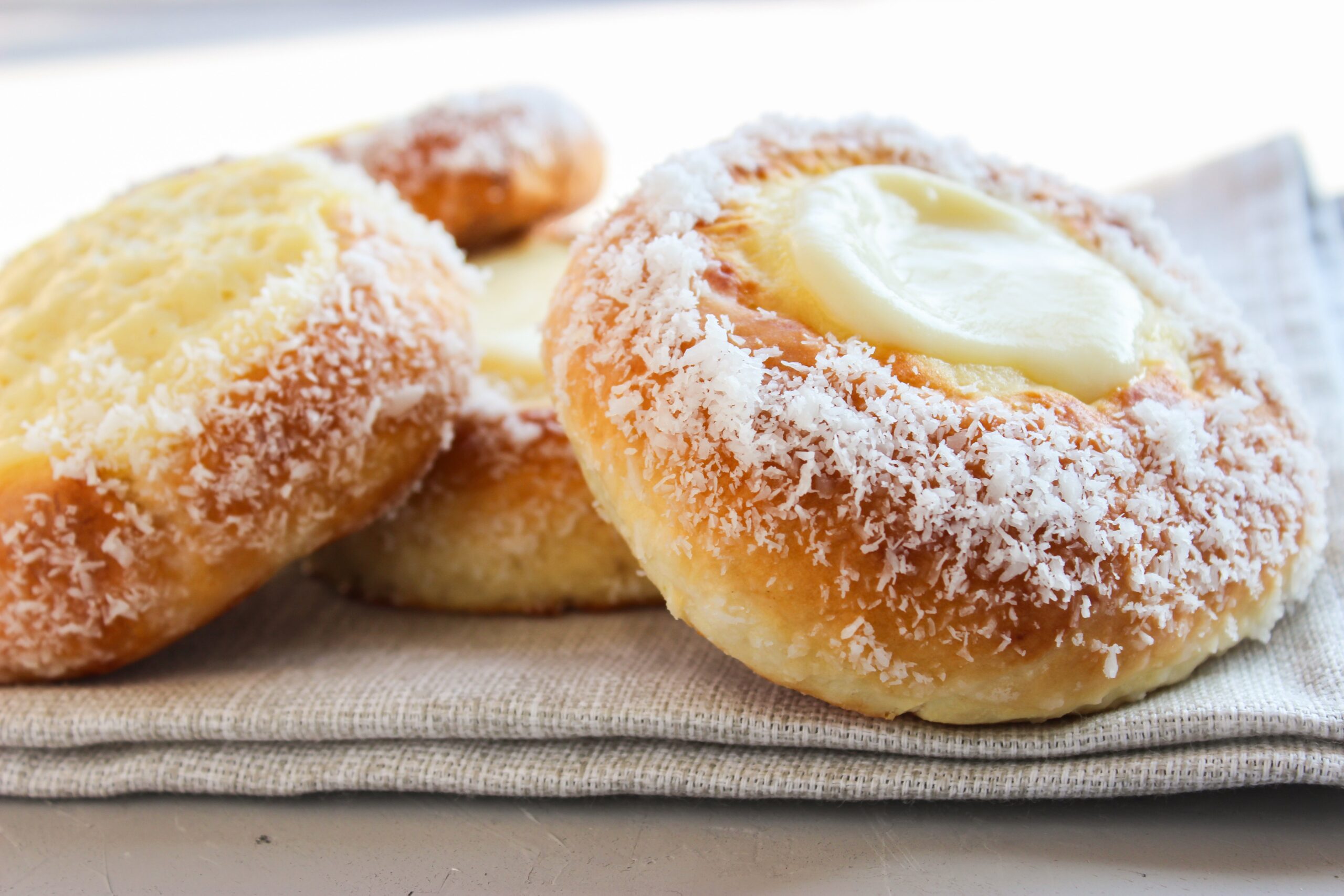 Brioche alla crema pasticcera: solo 1 ora di lievitazione e sono buonissime!