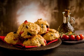 Focacce alla mediterranea, racchiudo tutto in un semplice impasto