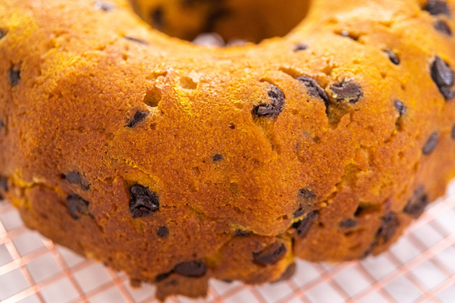 Ciambellone zucca e cioccolato: lo preparo con la zucca cruda