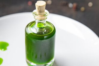 Olio al prezzemolo: per aromatizzare o decorare le nostre ricette
