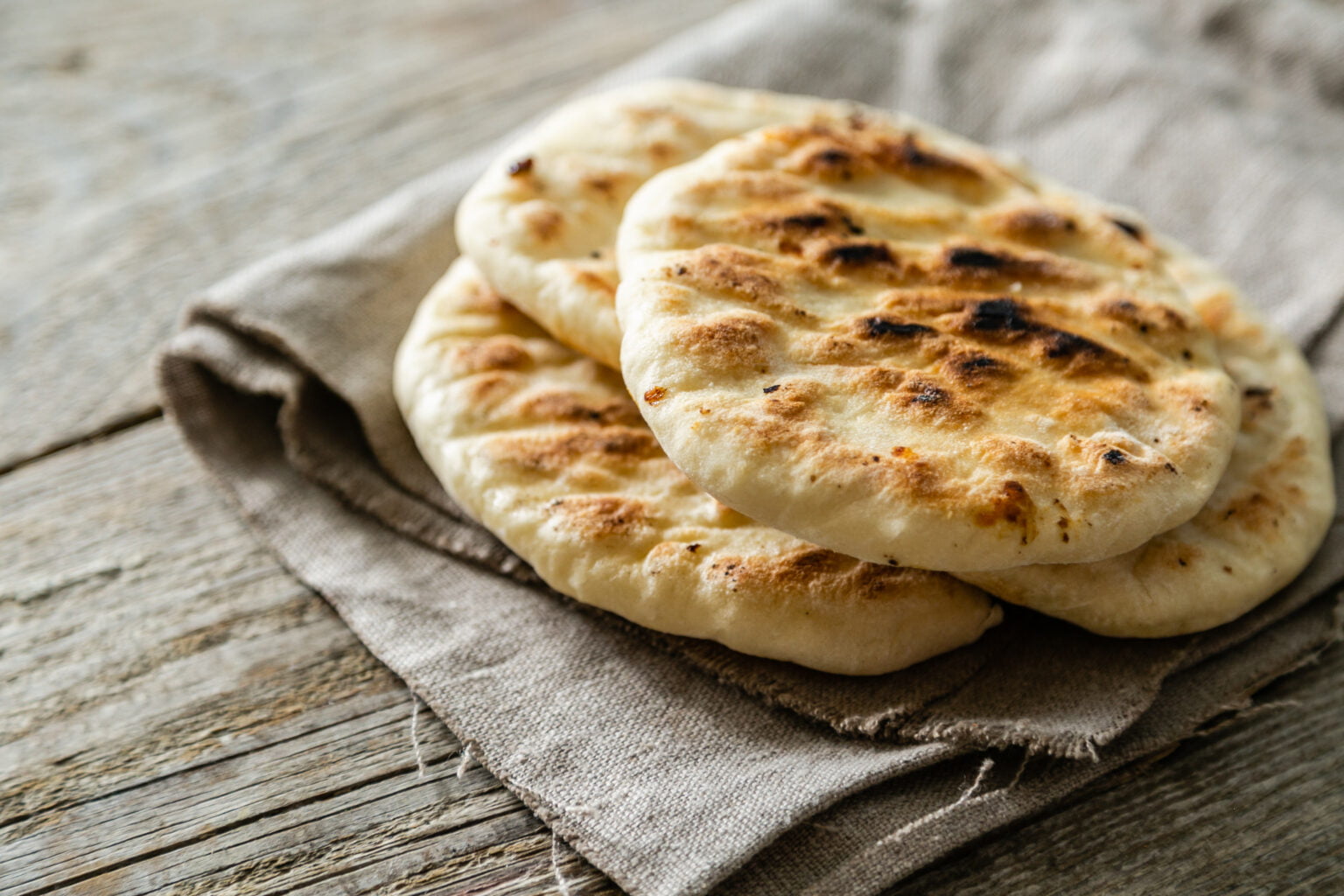 Pita: il pane greco che cuoce in padella