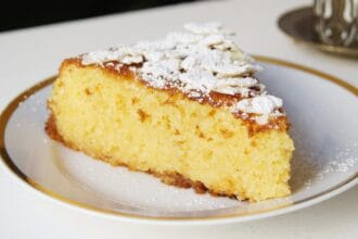 Torta soffice alle mandorle: senza lievito e senza glutine, la mia ricetta è differente!