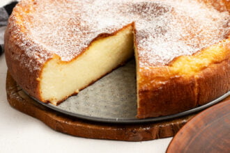 Torta ricotta uova e zucchero: senza glutine né lattosio, perfetta per tutti