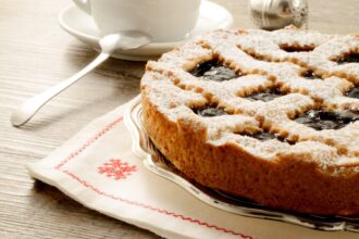 Crostata ricotta e marmellata: la torta di una volta