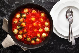 Polpette di ricotta col sugo senza carne: succulente e gustose