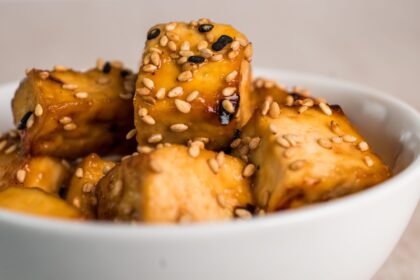 Dadini di tofu al sesamo ricetta: leggeri e sfiziosissimi