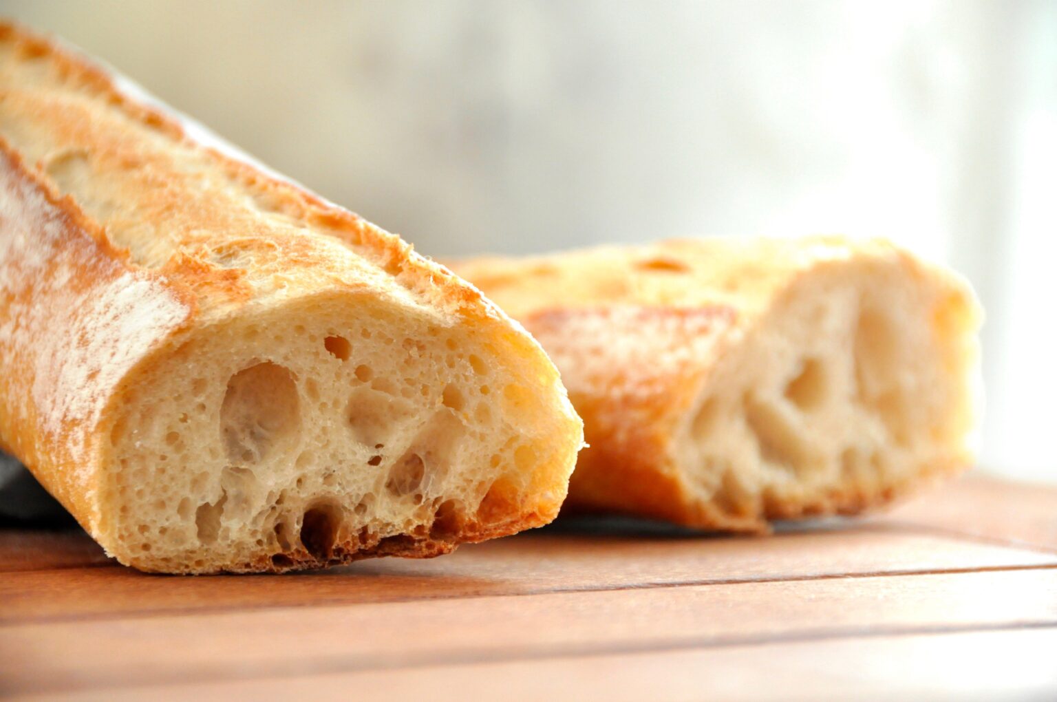 Baguette fatta in casa: i segreti per preparare il famoso pane francese