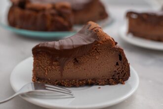 Cheesecake basca al cioccolato: una golosità senza eguali