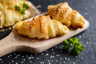 Cornetti al formaggio: perfetti per stuzzicare l’appetito