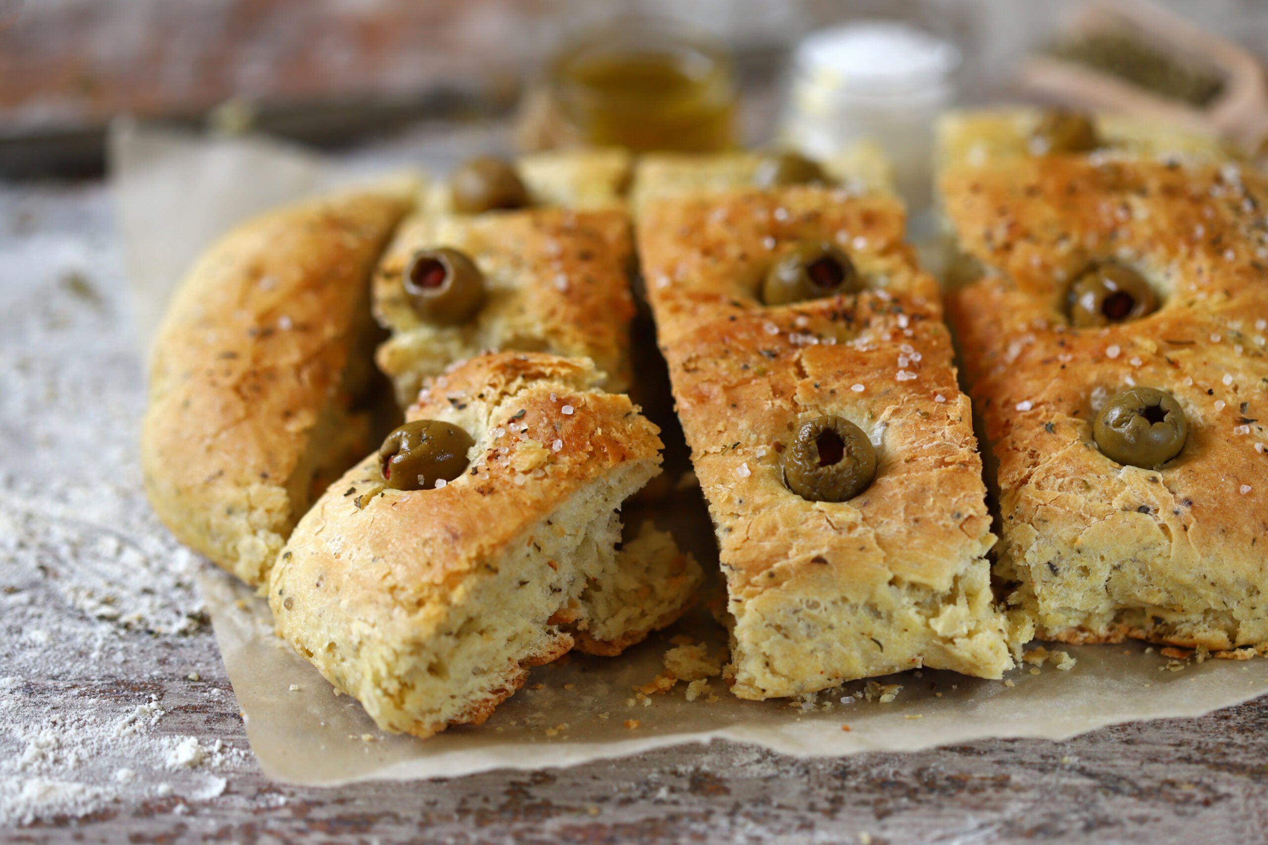 Focaccia croccante con le olive: super saporita!