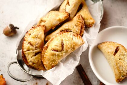 Mezzelune di frolla alle mele: una bontà a colazione e a merenda