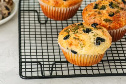 Muffin salati tonno e olive: si preparano con una forchetta!