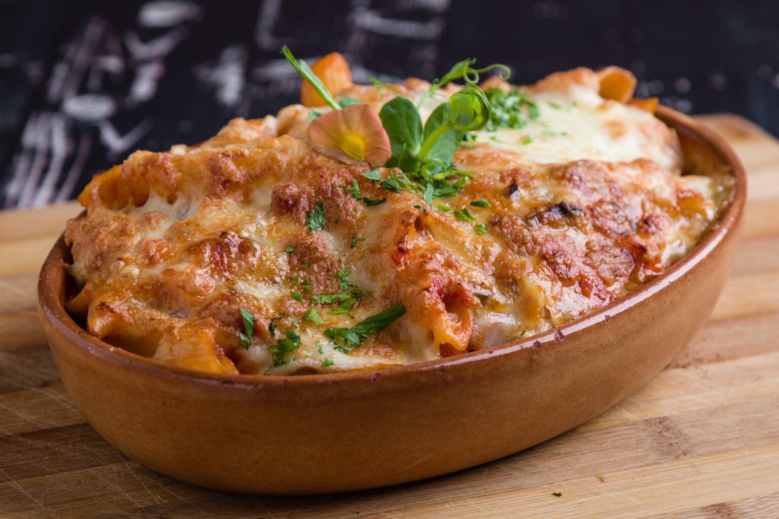 Pasta alla sorrentina: una crosticina croccante e un cuore filante. Magnifica!