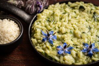 Risotto con borragine: la ricetta del primo piatto semplice e saporito