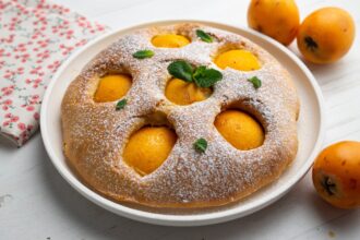 Torta di nespole: un dolce di stagione davvero strepitoso