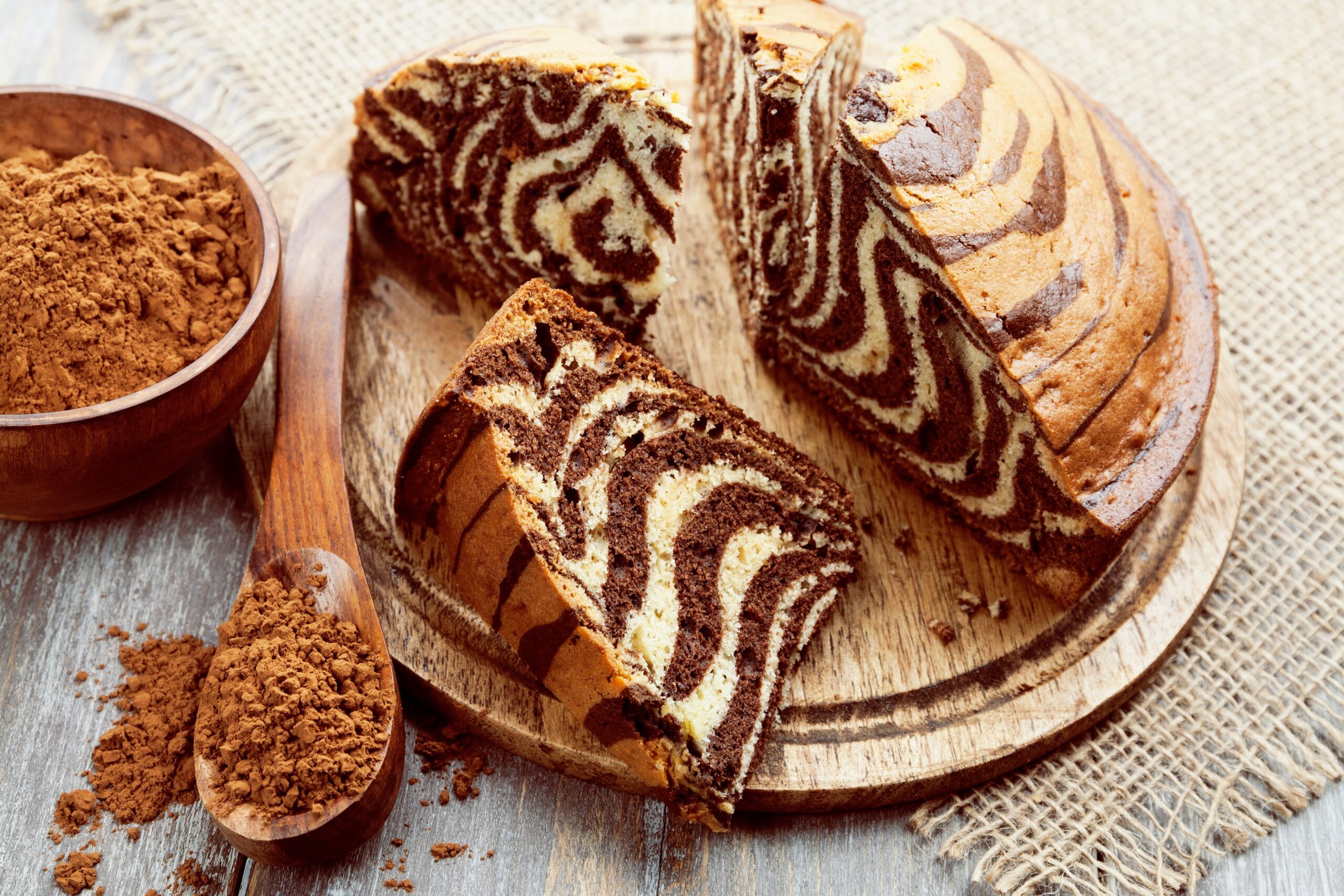 Torta zebrata al latte e cioccolato: perfetta per l’inzuppo