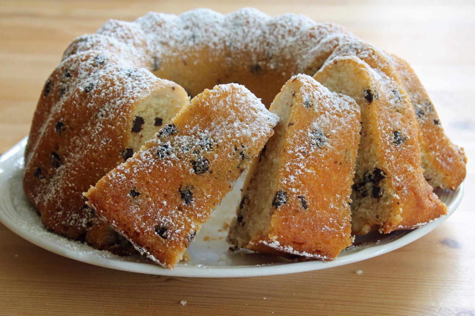 Ciambella banana e yogurt con gocce di cioccolato: la preparo a colazione