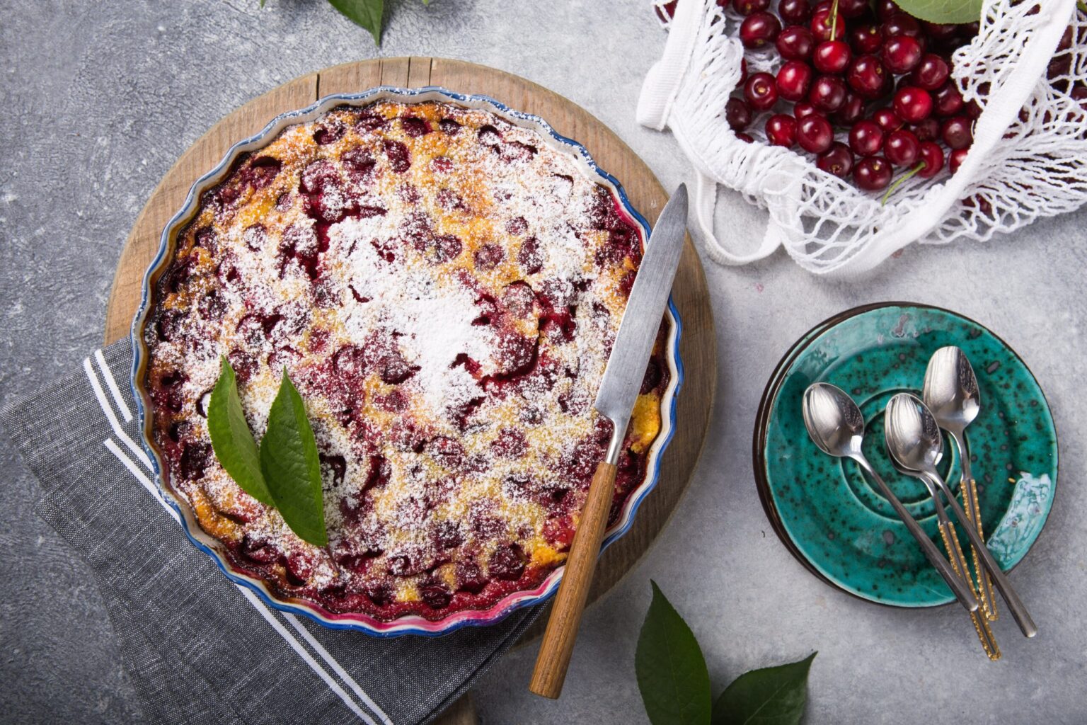 Clafoutis con le ciliegie: uno spettacolo di dessert!