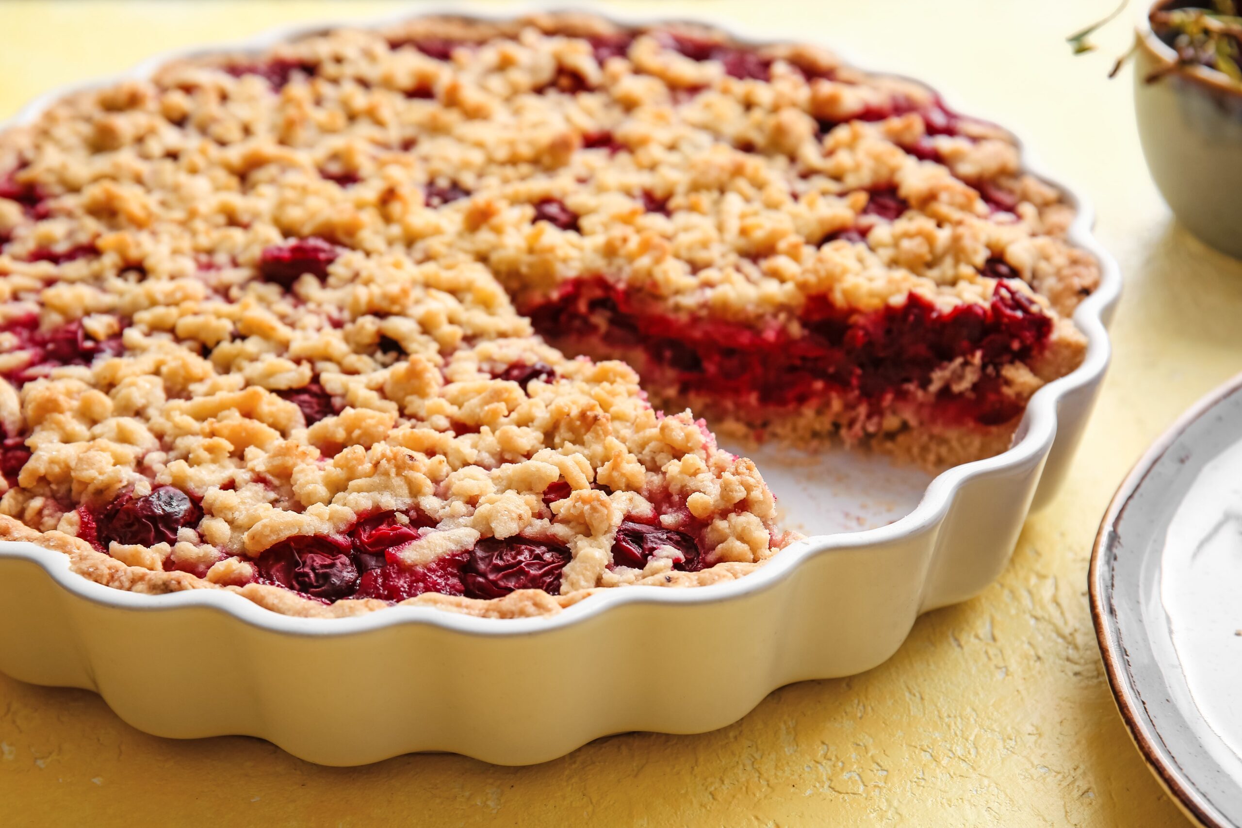 crumble-di-ciliegie-scaled-7166098