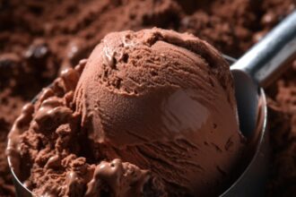 Gelato 2 ingredienti al cioccolato: fatto in casa senza gelatiera