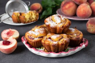 Muffin alle pesche: i dolcetti perfetti per le merende estive