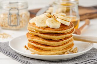 Pancakes di banane: li preparo con 2 ingredienti
