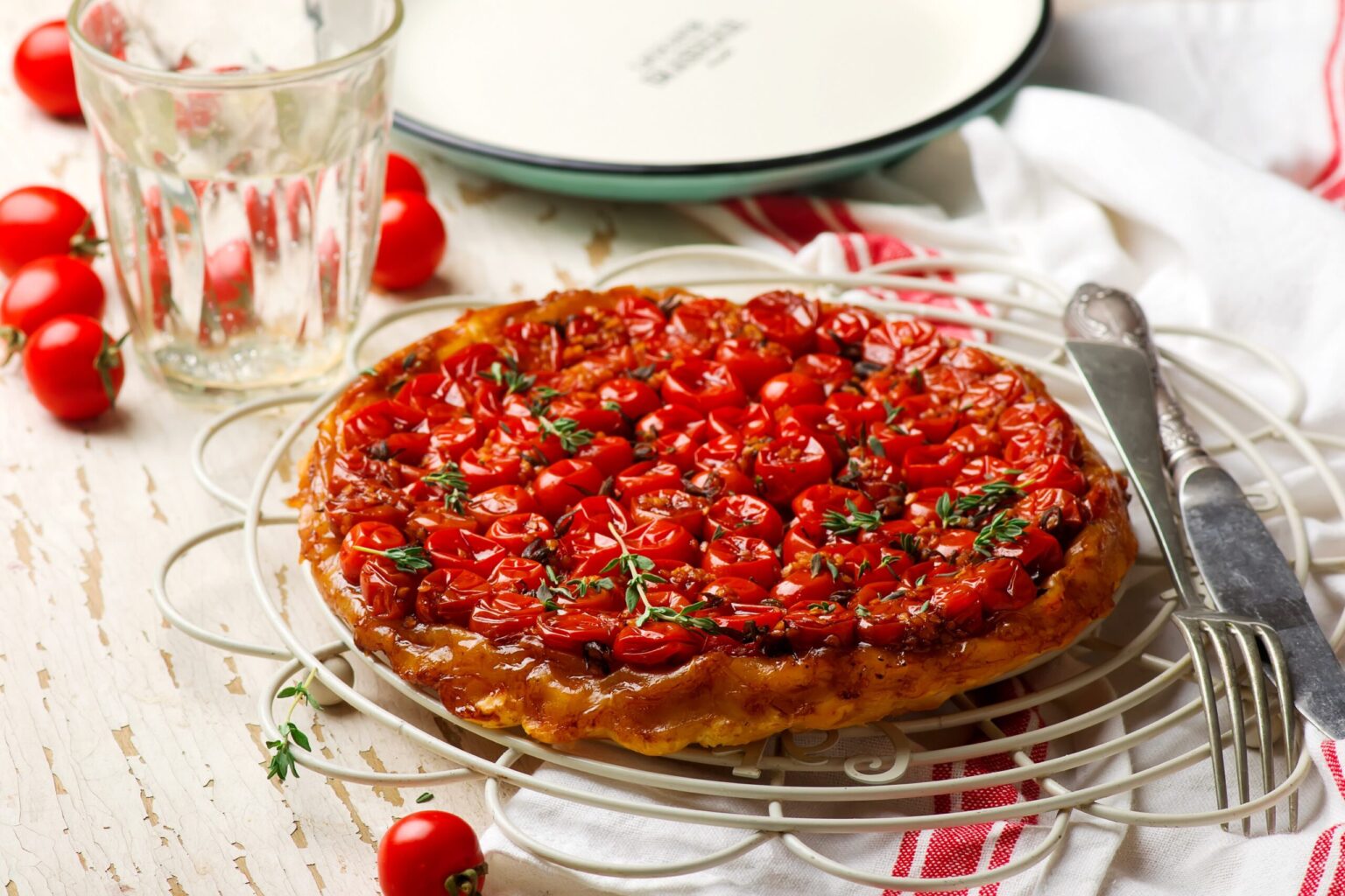 Tarte tatin con i pomodorini: la versione salata della ricetta classica