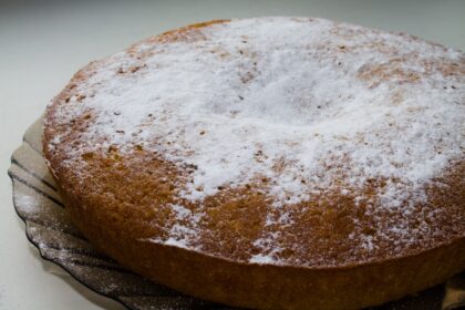 Torta al tè: un dolce da credenza soffice, umido e leggero