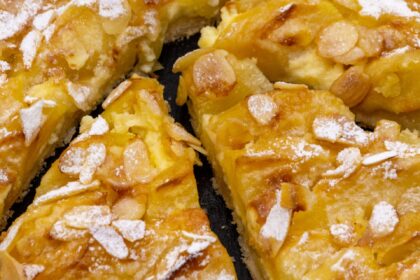 Torta con le mele senza uova: la preparo con la frusta a mano