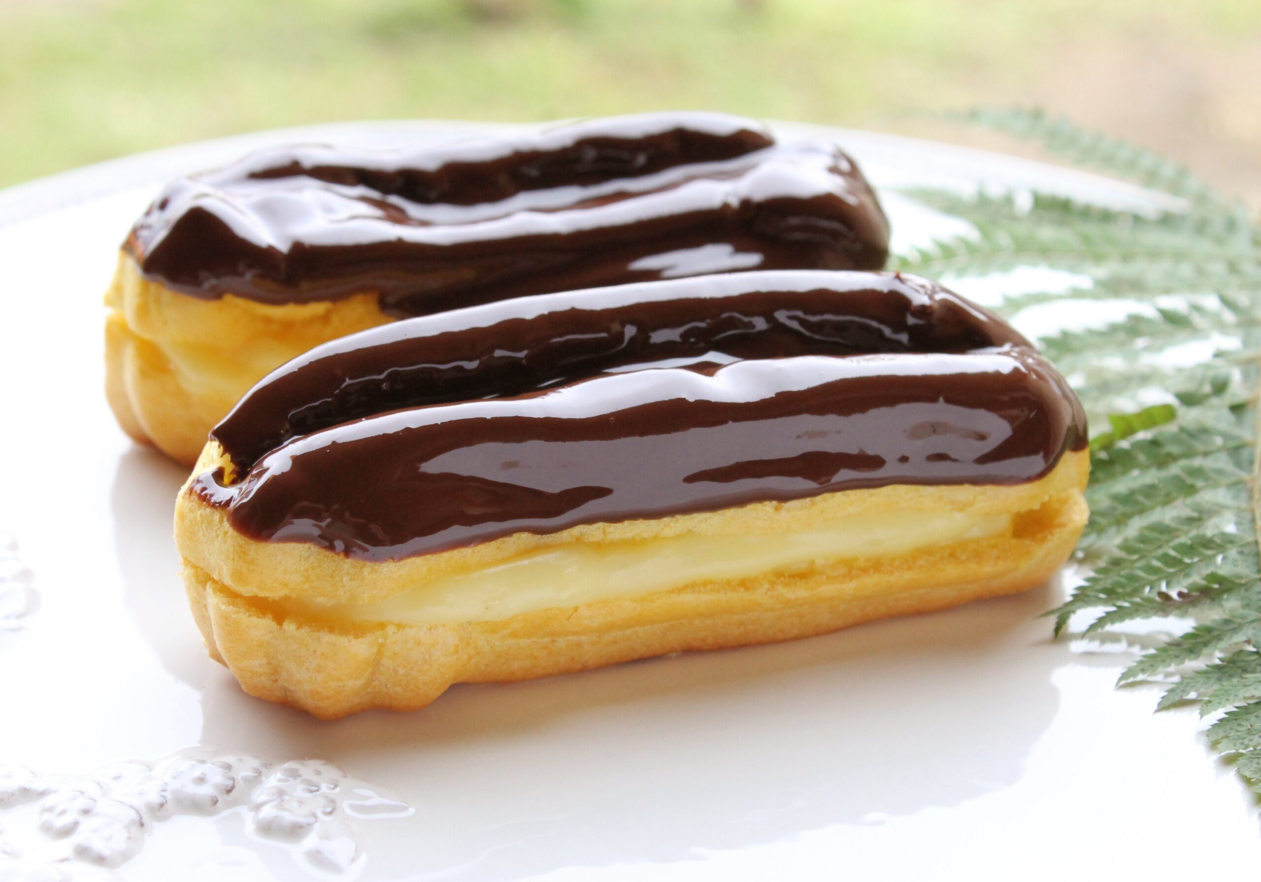 cake-eclair-decorated-chocolate-2